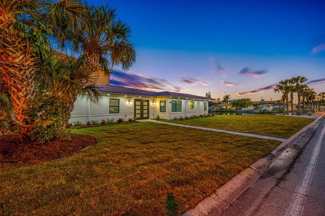 370 59TH AVENUE, St Pete Beach, FL 33706