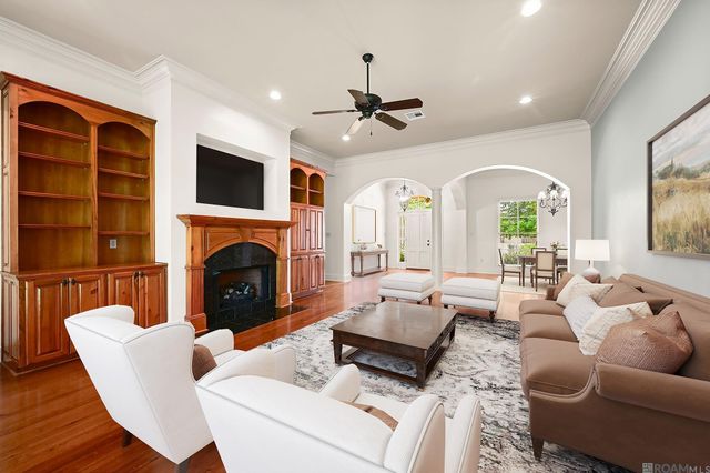 35390 Oakcrest Dr, Geismar, LA 70734