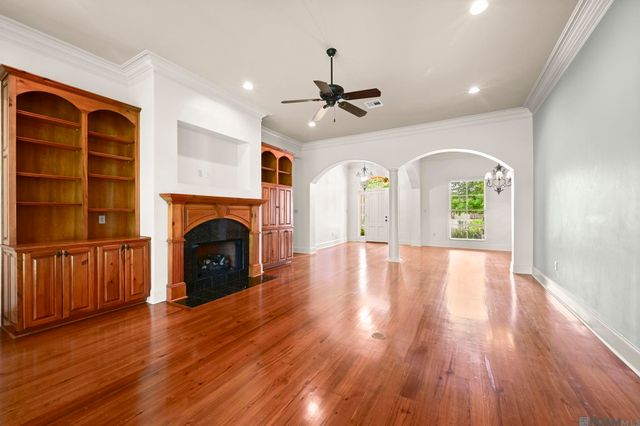 35390 Oakcrest Dr, Geismar, LA 70734
