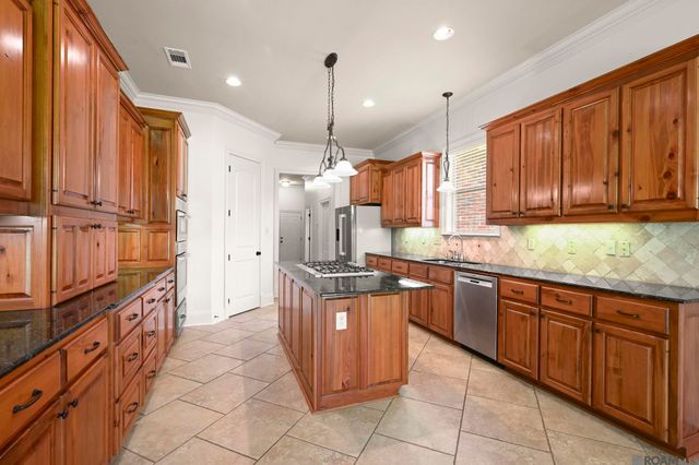 35390 Oakcrest Dr, Geismar, LA 70734