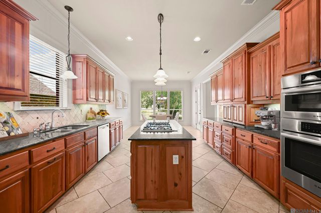 35390 Oakcrest Dr, Geismar, LA 70734