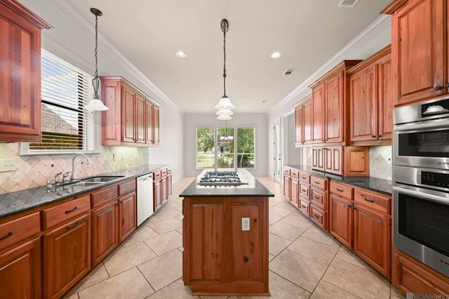 35390 Oakcrest Dr, Geismar, LA 70734
