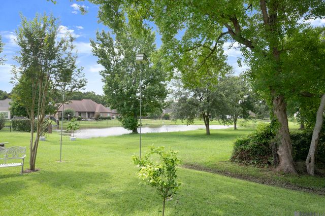35390 Oakcrest Dr, Geismar, LA 70734