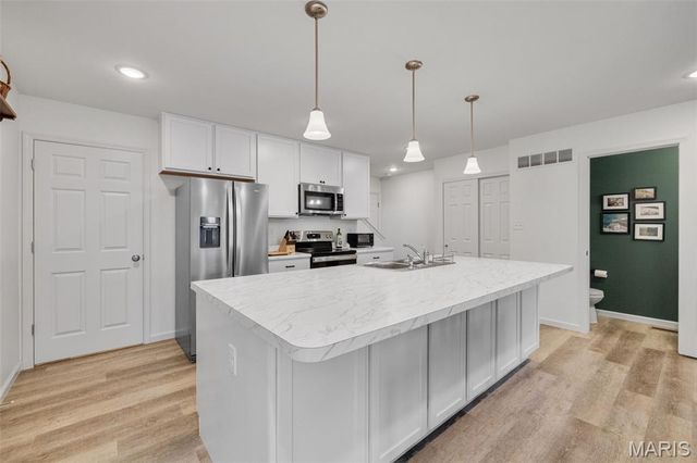 196 Tiber Way, St Charles, MO 63301