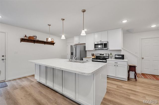 196 Tiber Way, St Charles, MO 63301