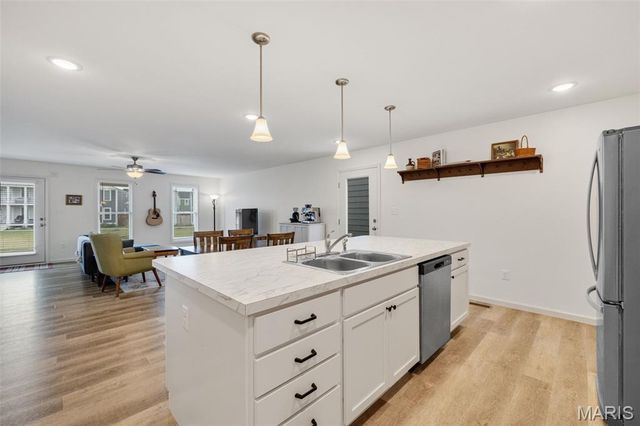 196 Tiber Way, St Charles, MO 63301