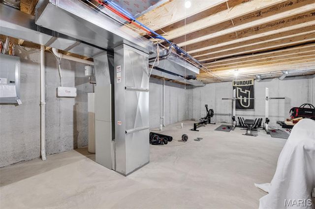 196 Tiber Way, St Charles, MO 63301