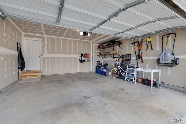 196 Tiber Way, St Charles, MO 63301