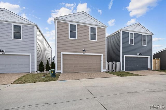 196 Tiber Way, St Charles, MO 63301