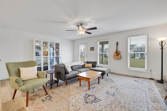 196 Tiber Way, St Charles, MO 63301