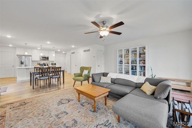 196 Tiber Way, St Charles, MO 63301