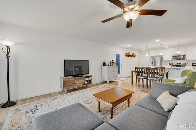 196 Tiber Way, St Charles, MO 63301