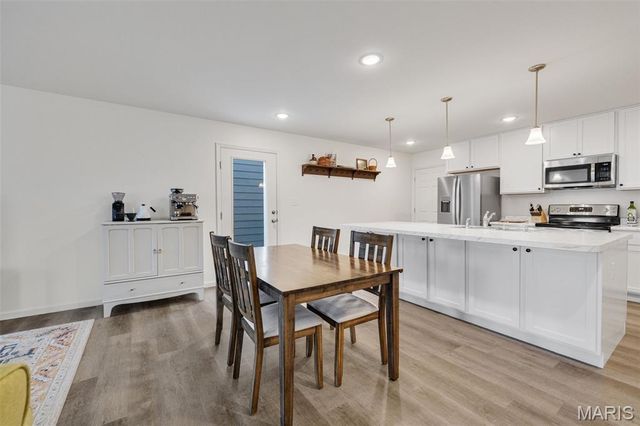 196 Tiber Way, St Charles, MO 63301