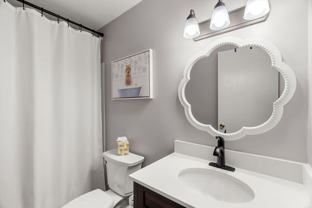 2300 Skyline Dr 3, Lowell, MA 01852