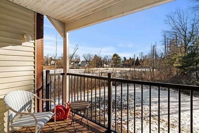 2300 Skyline Dr 3, Lowell, MA 01852