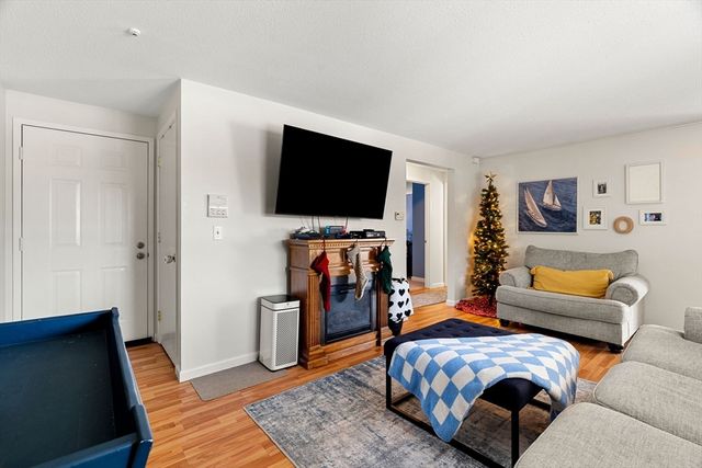 2300 Skyline Dr 3, Lowell, MA 01852