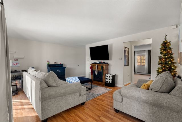 2300 Skyline Dr 3, Lowell, MA 01852