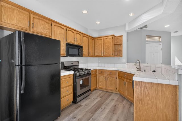 9109 W Trumbauer Way, Elk Grove, CA 95758