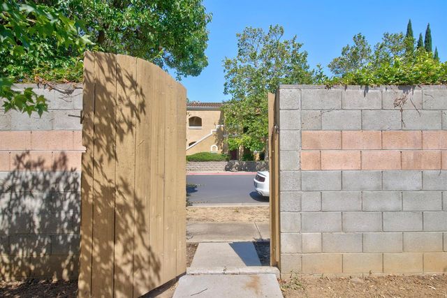 9109 W Trumbauer Way, Elk Grove, CA 95758