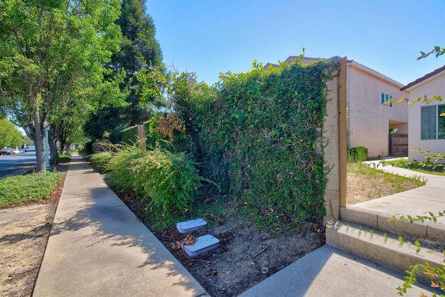 9109 W Trumbauer Way, Elk Grove, CA 95758