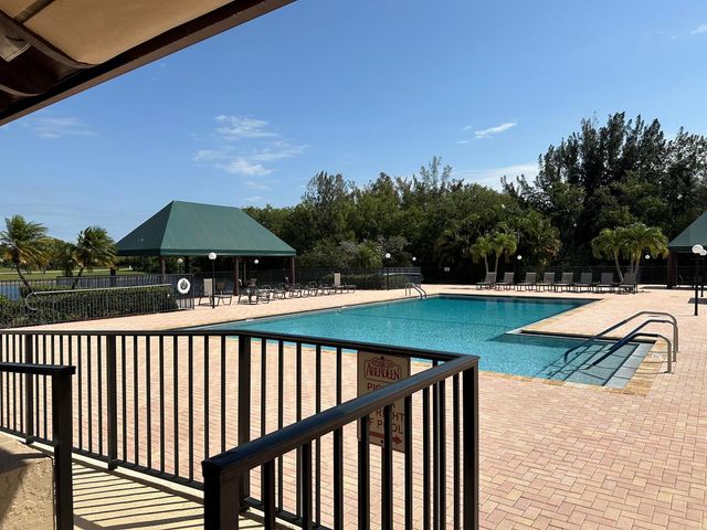 5819 Parkwalk Drive, Boynton Beach, FL 33472