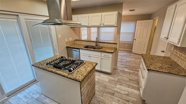 19522 Lake Hollow Lane, Houston, TX 77084