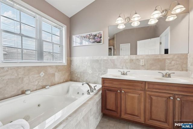 308 Hamilton Place 21, Hackensack, NJ 07601