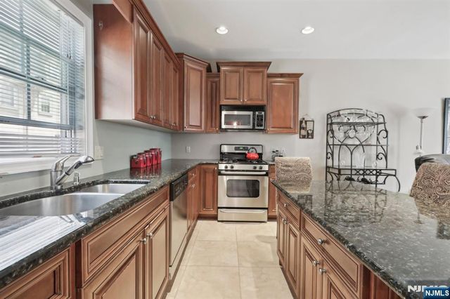 308 Hamilton Place 21, Hackensack, NJ 07601