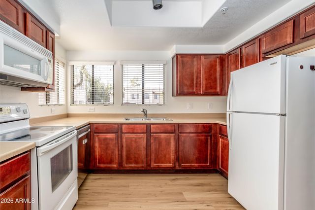 750 E NORTHERN Avenue 1052, Phoenix, AZ 85020