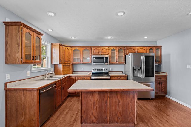 2065 W Buena Vista Street, Springfield, MO 65810