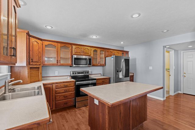 2065 W Buena Vista Street, Springfield, MO 65810