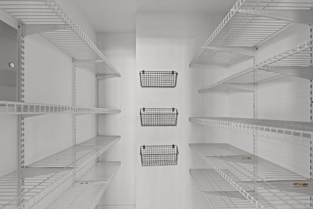 2065 W Buena Vista Street, Springfield, MO 65810