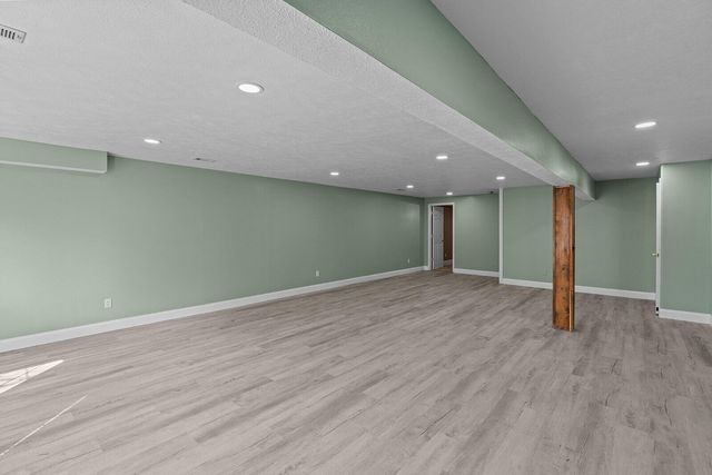 2065 W Buena Vista Street, Springfield, MO 65810