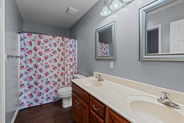 2065 W Buena Vista Street, Springfield, MO 65810