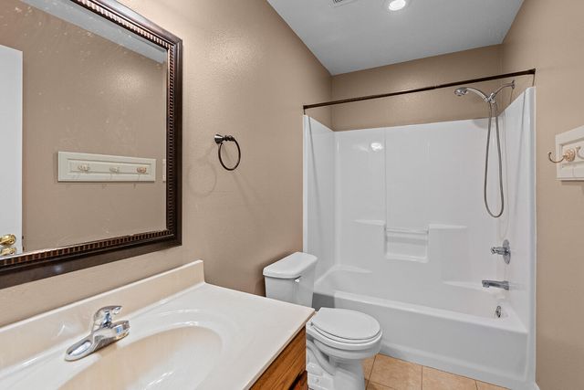 2065 W Buena Vista Street, Springfield, MO 65810