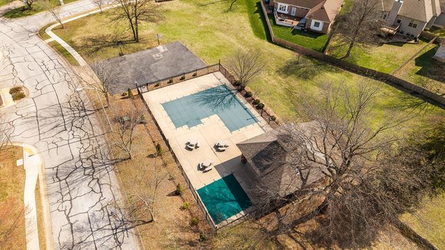 2065 W Buena Vista Street, Springfield, MO 65810