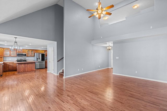 2065 W Buena Vista Street, Springfield, MO 65810