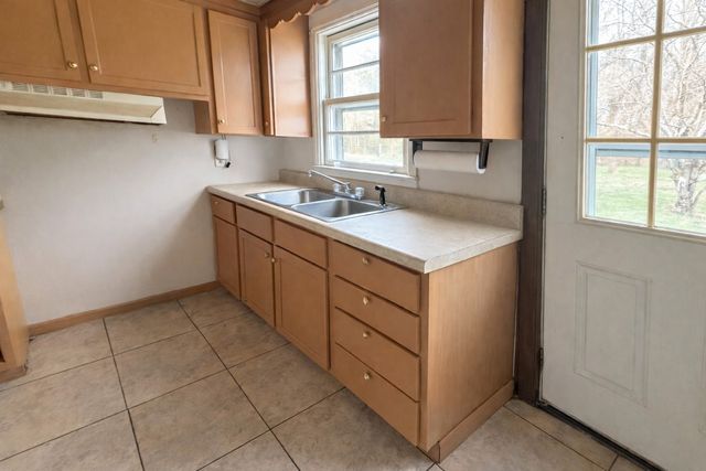 207 Sycamore Ave, Waverly, TN 37185