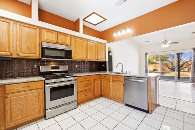 2881 Chessman Drive SE, Rio Rancho, NM 87124