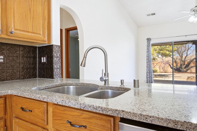 2881 Chessman Drive SE, Rio Rancho, NM 87124