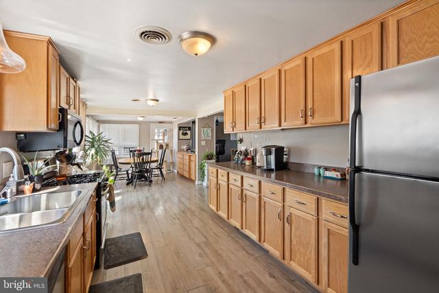 14 HAWKINS, Waretown, NJ 08758