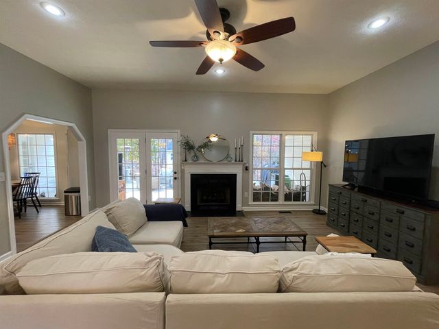 111 RUTHERFORD LN, Stuarts Draft, VA 24477