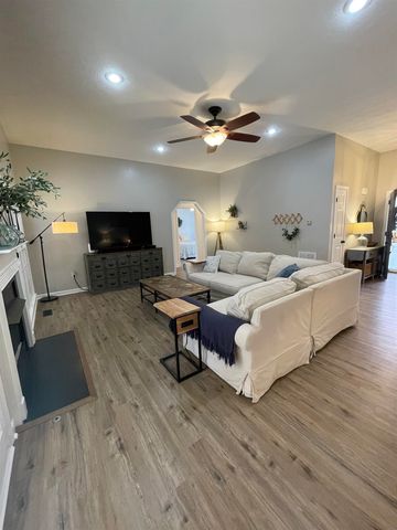 111 RUTHERFORD LN, Stuarts Draft, VA 24477