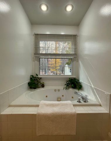 111 RUTHERFORD LN, Stuarts Draft, VA 24477