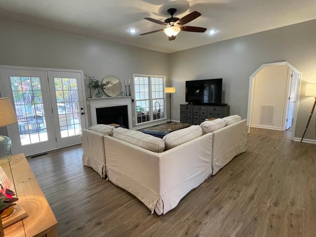 111 RUTHERFORD LN, Stuarts Draft, VA 24477