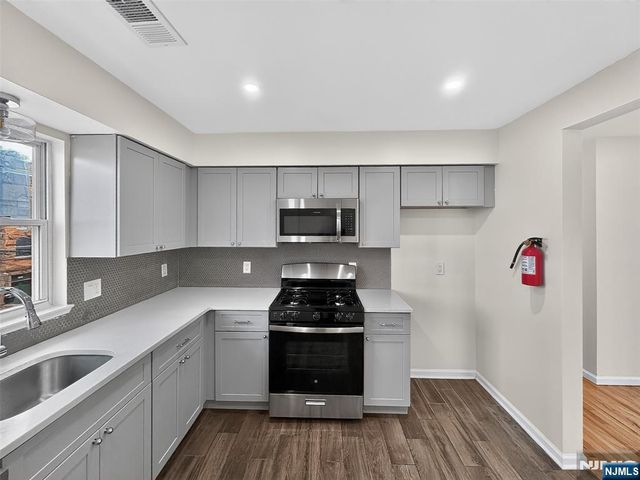 156 Ridgewood Avenue, Newark, NJ 07108