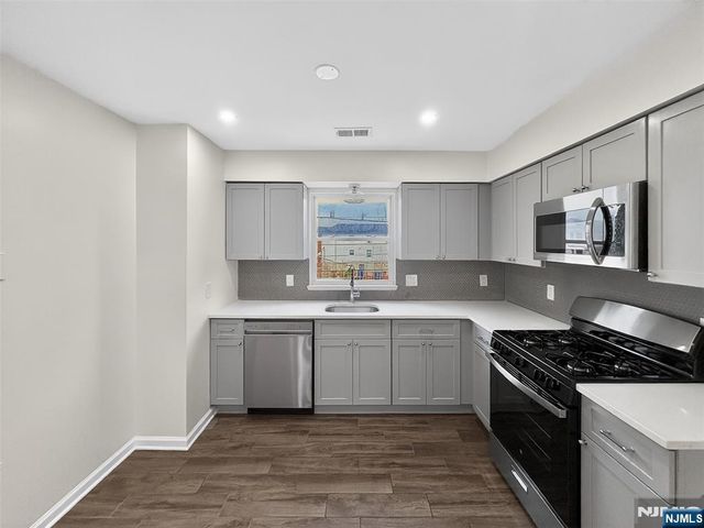 156 Ridgewood Avenue, Newark, NJ 07108