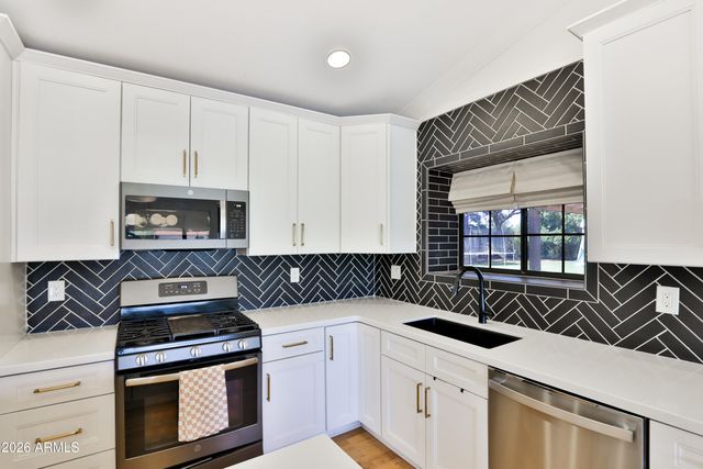 2672 E MESQUITE Street, Gilbert, AZ 85296