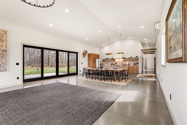 42733 Cr 390, Bloomingdale, MI 49026