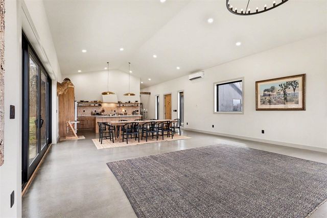 42733 Cr 390, Bloomingdale, MI 49026